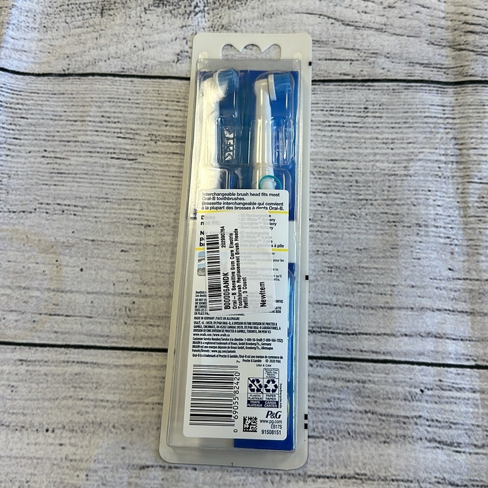 Oral B - Replacement Brush Heads - Three (3) in package - NIB - Picture 2 of 3
